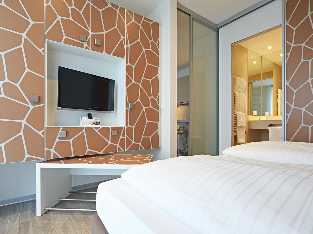 Aparthotel East 4*