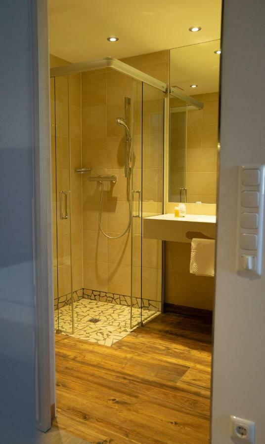 Aparthotel East 4*